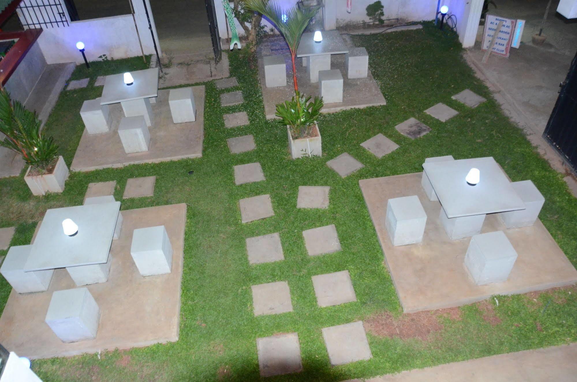 Beverly Hills Hotel Dehiwala-Mount Lavinia Exterior photo